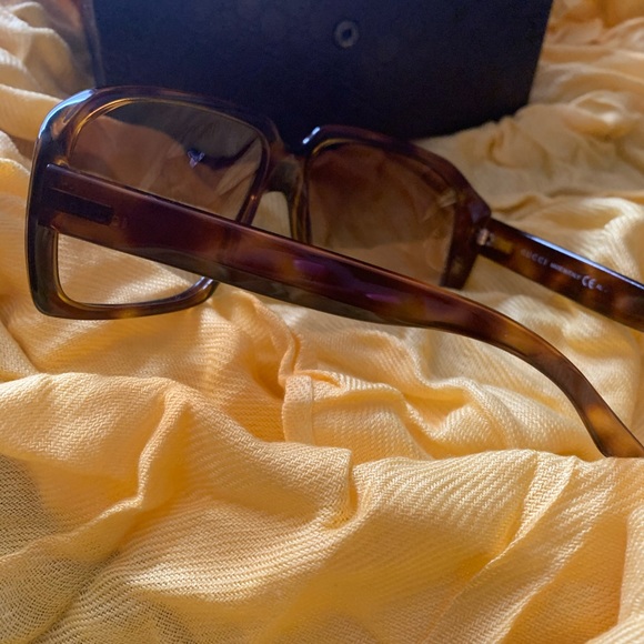 Gucci Vintage Shades - Picture 3 of 4